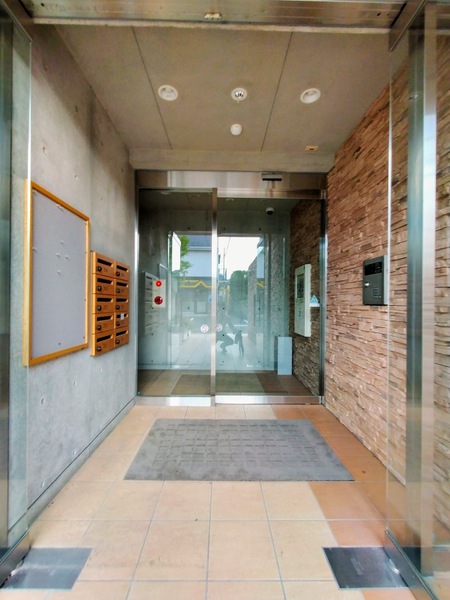 26/30 エントランス