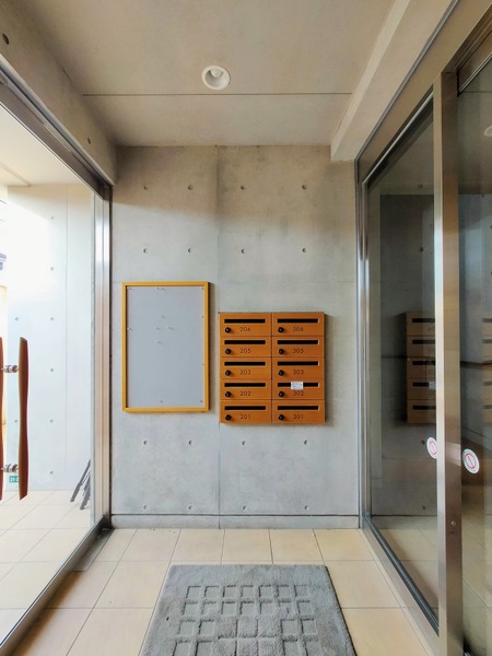 27/30 エントランス