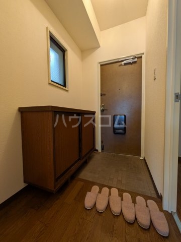 16/30 玄関