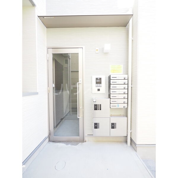 18/28 エントランス