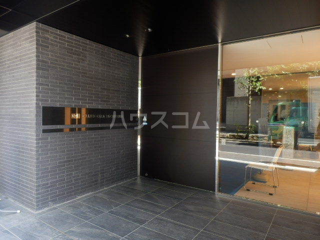 21/30 エントランス