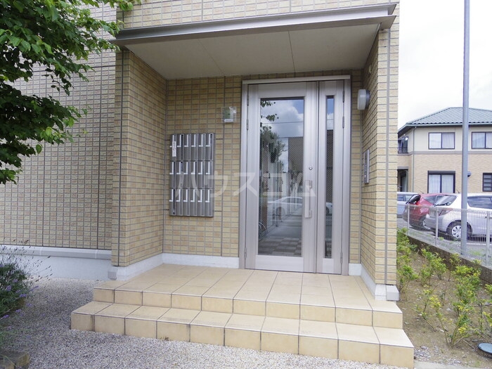 24/30 エントランス