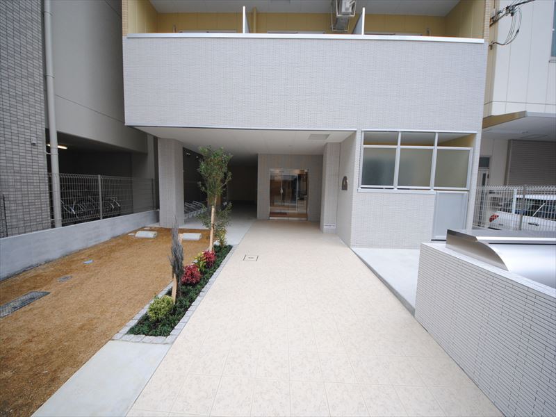 25/30 エントランス