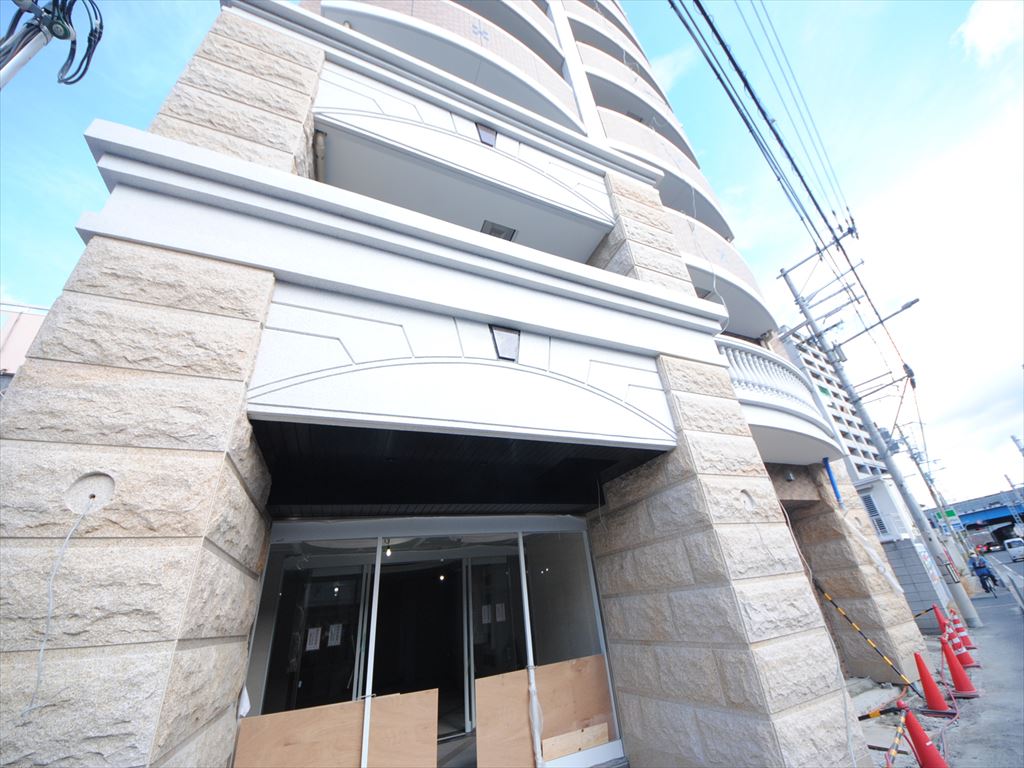 26/30 エントランス