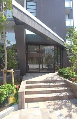 13/22 エントランス