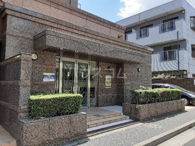 18/28 エントランス