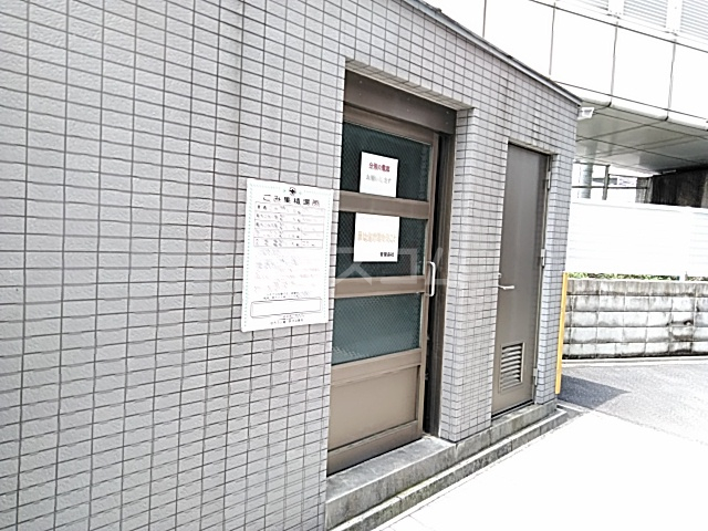 20/30 エントランス