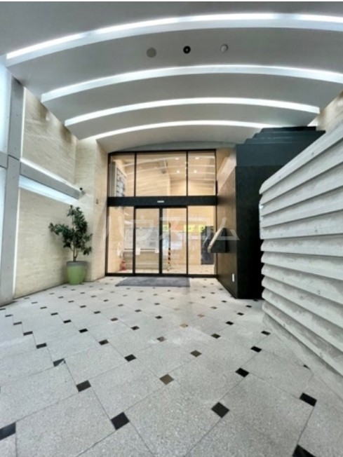 13/14 エントランス