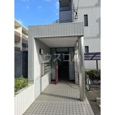 16/23 エントランス