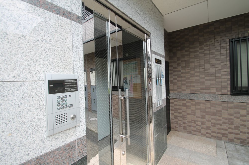 22/28 エントランス