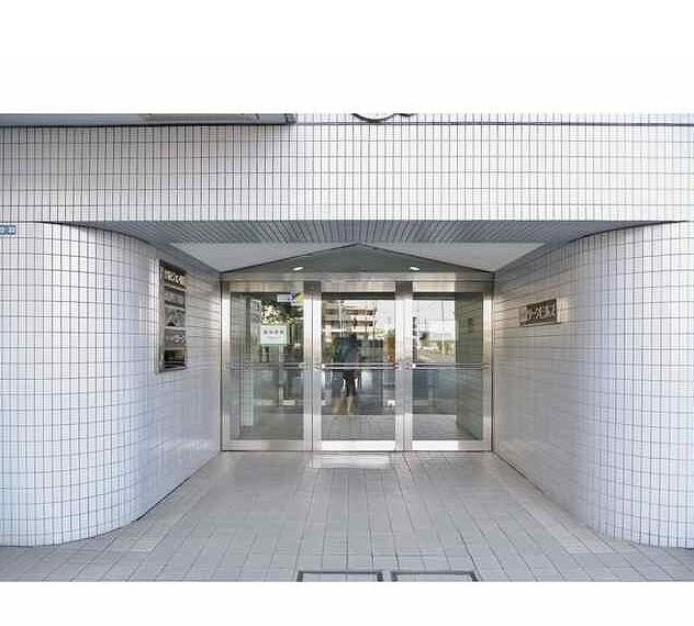 19/30 エントランス