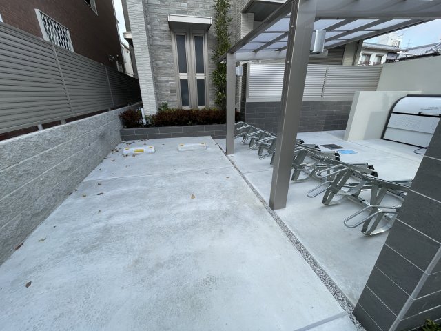 18/27 駐車場