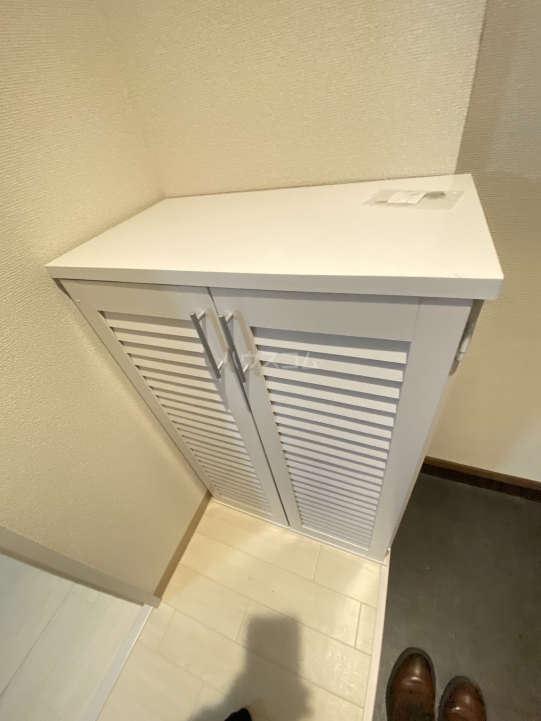 23/27 エントランス