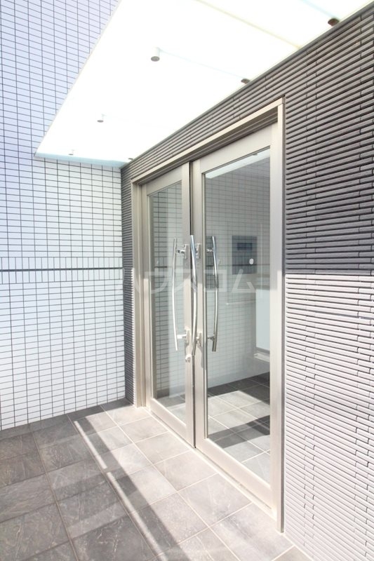 18/21 エントランス