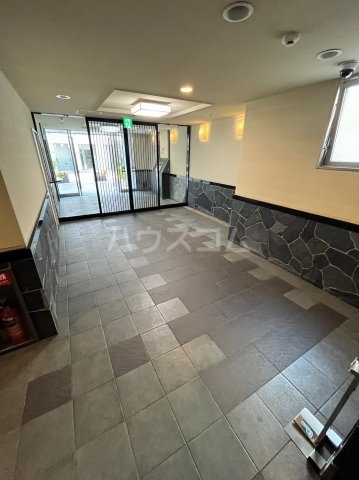 23/30 エントランス