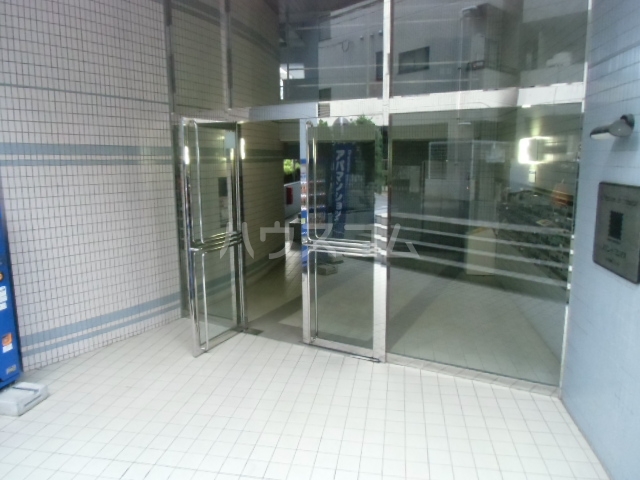 21/30 エントランス