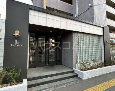 15/23 エントランス