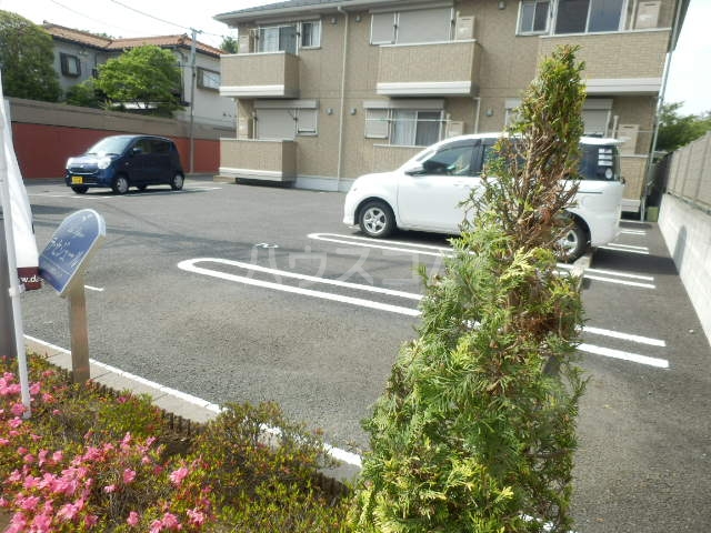 23/26 駐車場
