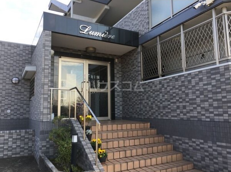 16/27 エントランス