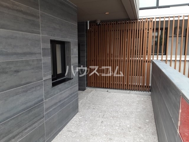 15/23 エントランス