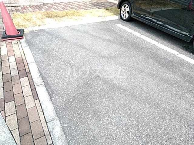 18/28 駐車場