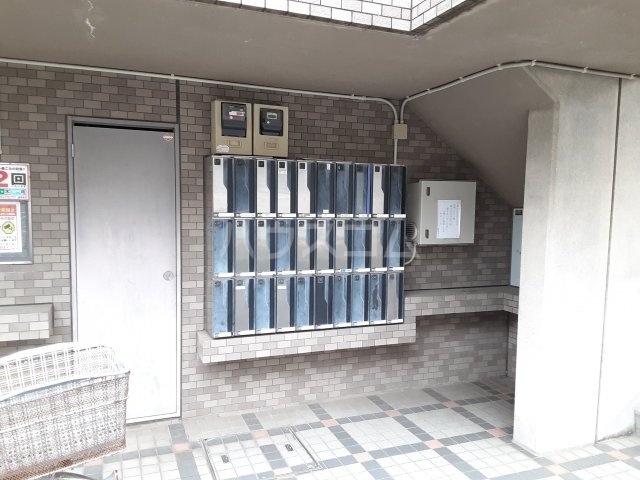 21/30 エントランス