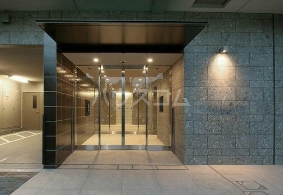 28/30 エントランス