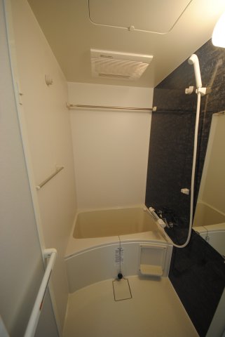 13/30 浴室