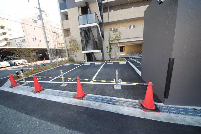 27/30 駐車場