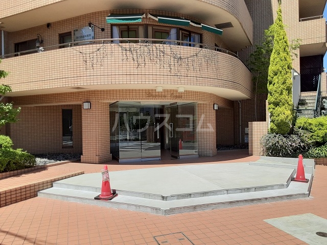 21/30 エントランス