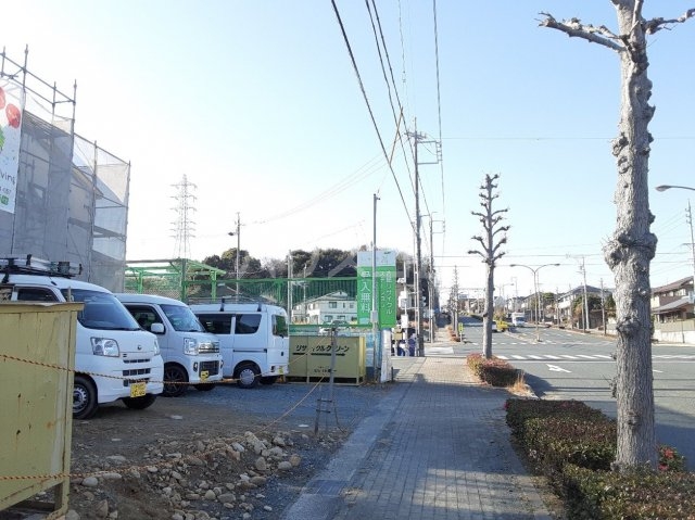 18/27 駐車場