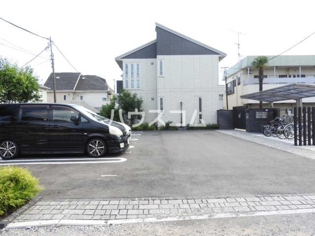 27/30 駐車場