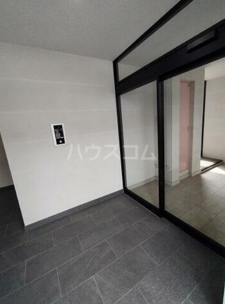 16/25 エントランス