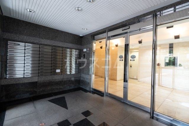 23/28 エントランス