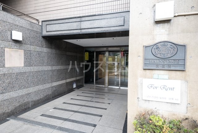 22/28 エントランス