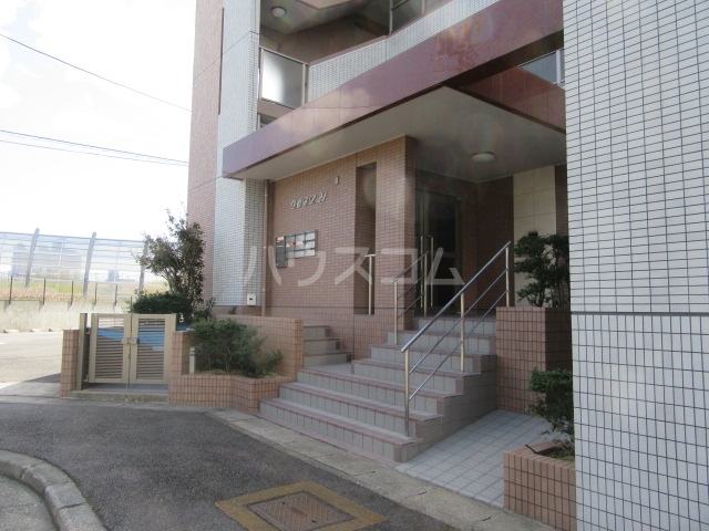 20/23 エントランス