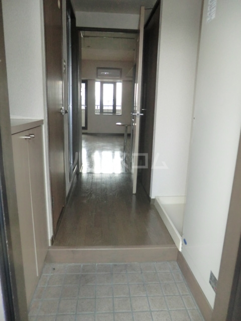 26/30 エントランス