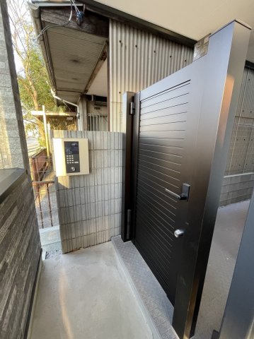 24/30 エントランス