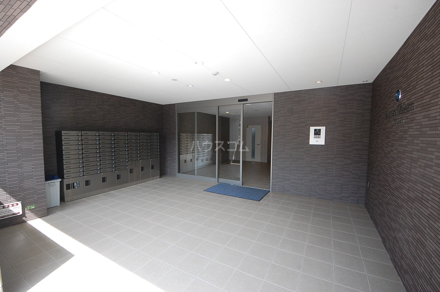 22/30 エントランス