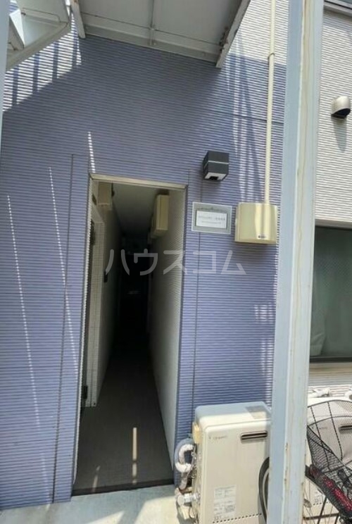 28/30 エントランス