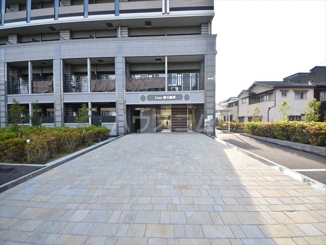 24/30 エントランス