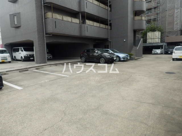 14/18 駐車場