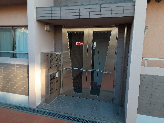 27/30 エントランス