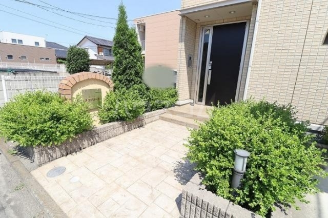 16/27 エントランス