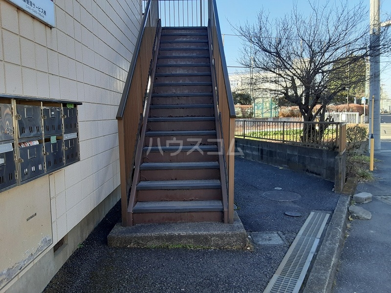 25/30 エントランス