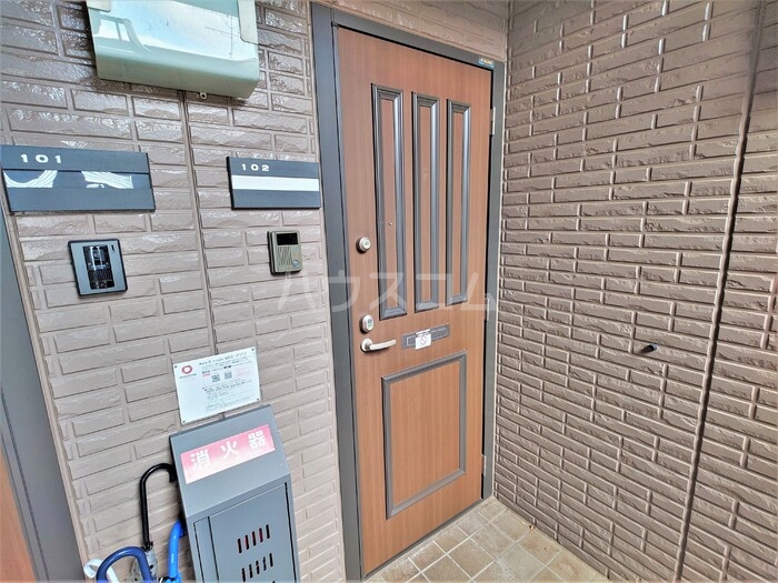 21/30 エントランス