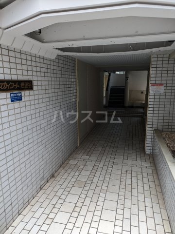 23/30 エントランス