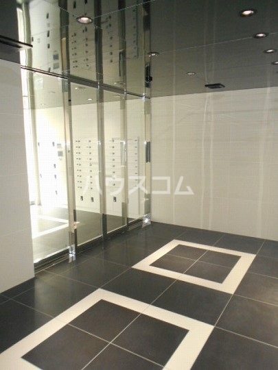 21/30 エントランス