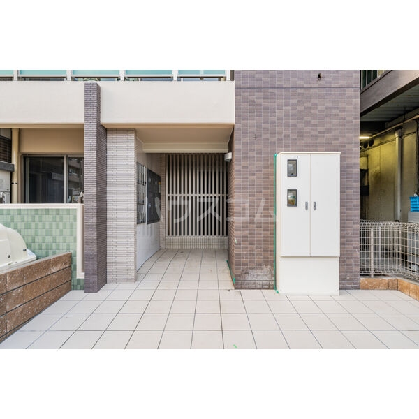 14/18 エントランス