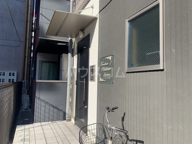 26/30 エントランス